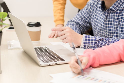 規(guī)避股份公司股權(quán)轉(zhuǎn)讓限制與商品房代購(gòu)代銷的法律風(fēng)險(xiǎn)及合規(guī)路徑